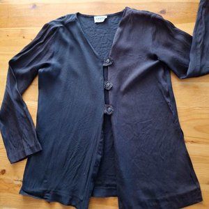 Axiom Loose 3-button top